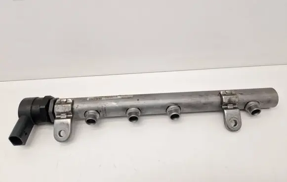 Mercedes-Benz E W211 Fuel main line pipe A6420700495 10036618