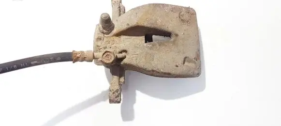 Toyota Avensis T250 Rear brake caliper y01339