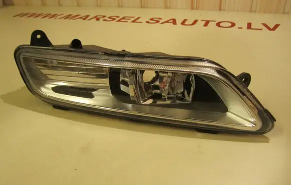 Volkswagen PASSAT B7 Front fog light 17662401