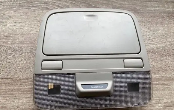 Subaru Legacy Front seat light