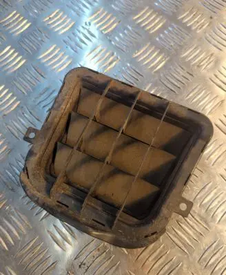 Audi A5 8T 8F Quarter panel pressure vent 8K0819181B