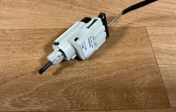 Audi A4 S4 B7 8E 8H Brake pedal sensor switch 8E0927189B 1786