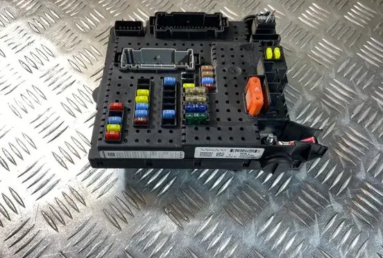 Volvo S80 Fuse module 8688264