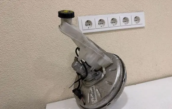 Mercedes-Benz B W246 W242 Brake booster A2424300130 A16400130
