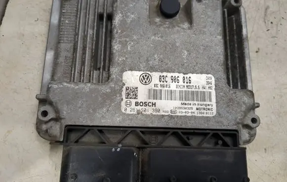 Volkswagen Golf VI Engine control unit/module 03C906016 0261S04390