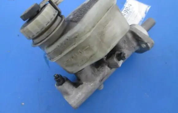 Toyota Avensis T220 Master brake cylinder