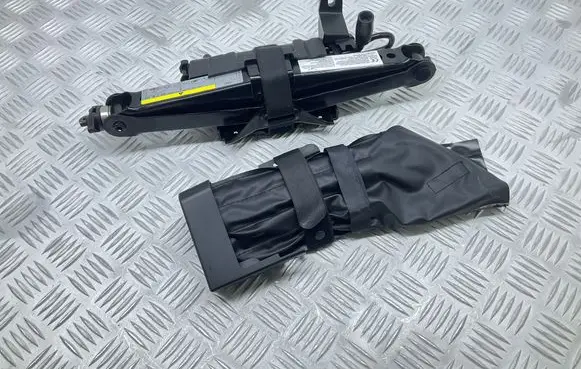 Audi A3 S3 8V Lift Jack 8V0011031B 8V3012635B