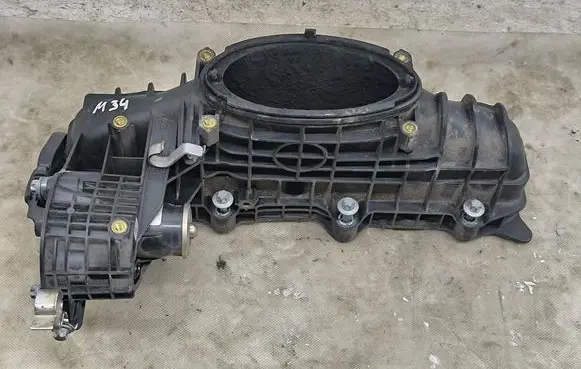Mercedes-Benz C W205 Intake manifold A6510905737