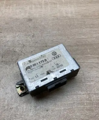 Audi A8 S8 D2 4D Alarm control unit/module 4D0951173B