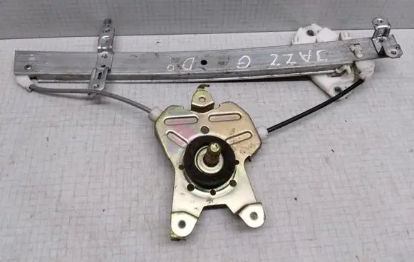 Rear door manual window regulator