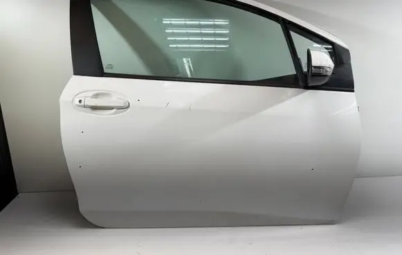 Toyota Yaris Front door