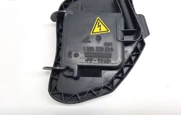 Volkswagen Touran I Headlight/headlamp dust cover 1305239235
