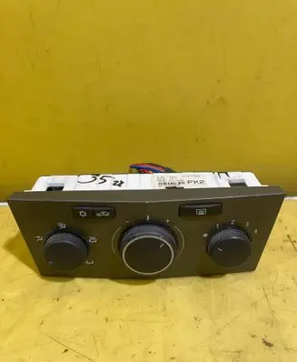 Opel Zafira B Climate control unit 13201300
