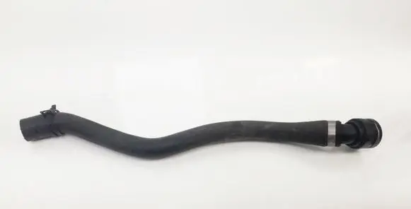 Coolant pipe/hose