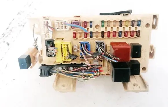 Toyota Avensis Verso Fuse box set 8922144030 89221-44030