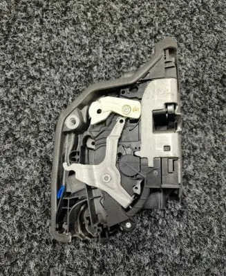 BMW X5 F15 Front door lock 7473152