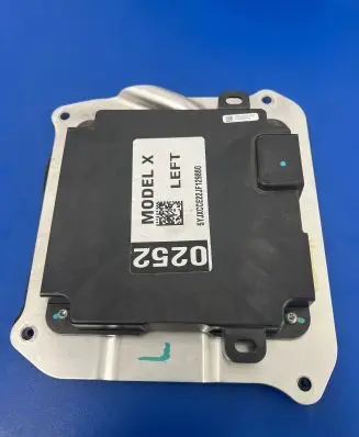 Tesla Model X Door control unit/module 103722200E 0318MM0001376