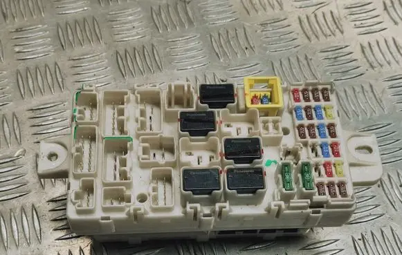 Mitsubishi Space Star Fuse module 8637B738