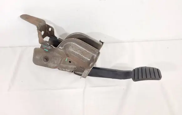 Dacia Sandero II Clutch pedal 465016578r