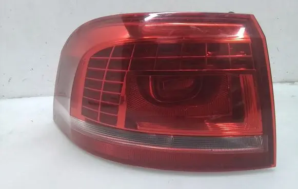Volkswagen PASSAT B7 Rear/tail lights