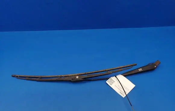 Mercedes-Benz E W123 Front wiper blade arm