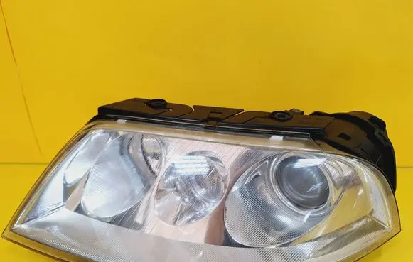 Volkswagen PASSAT B5.5 Headlight/headlamp 3B7941015M