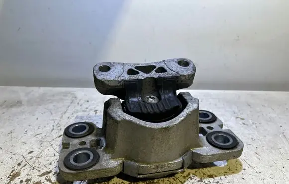 Land Rover Evoque I Engine mount bracket EJ327M121