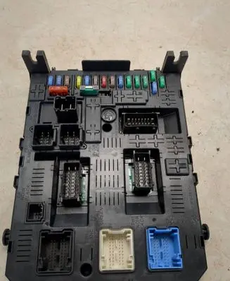 Citroen C4 Grand Picasso Fuse module 281197595