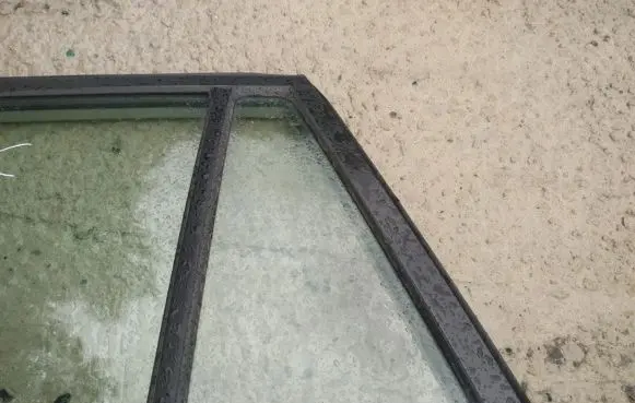 Toyota RAV 4 (XA30) Rear vent window glass 