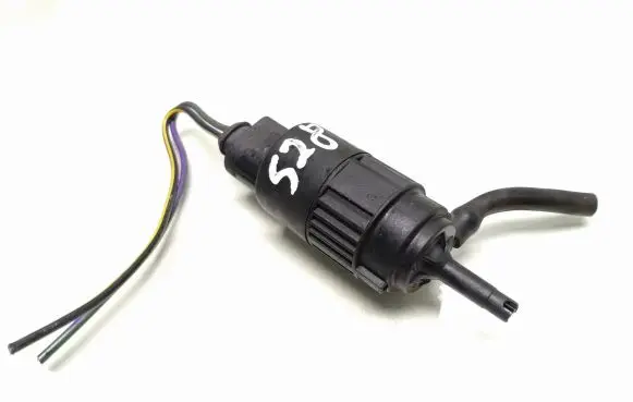 Ford S-MAX Windscreen/windshield washer pump 6M2113K082AA