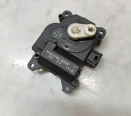Toyota RAV 4 (XA20) Air flap motor/actuator AE0637008330