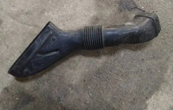 Volvo S60 Air intake hose/pipe 8638624