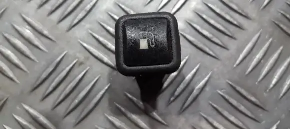 Volkswagen Golf IV Fuel tank opening switch 3b0959833a 03000313
