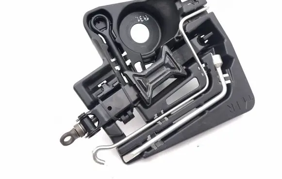 Toyota Prius (XW30) Tool set 6477747030