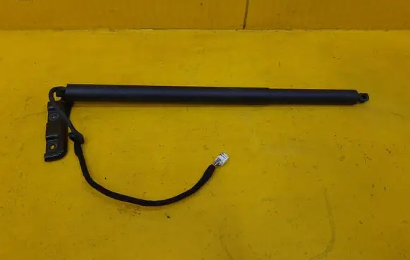 Maserati Levante Shock absorber/damper mounting bracket 670033247