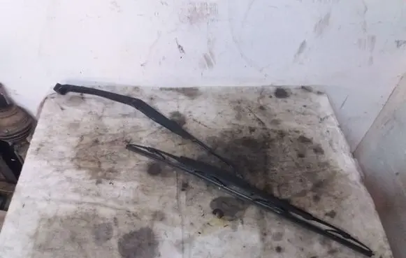 Toyota Avensis Verso Windshield/front glass wiper blade 