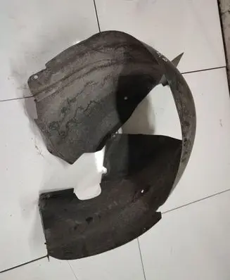 Front wheel arch liner splash guards