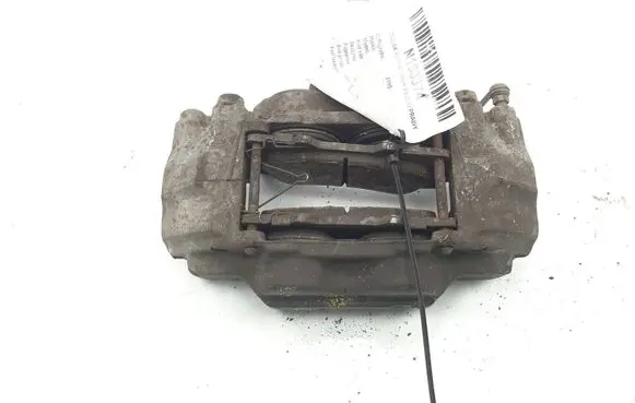 Toyota FJ cruiser Front brake caliper