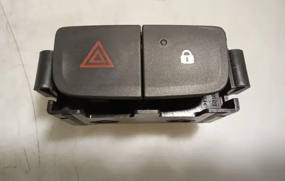 Opel Vivaro Hazard light switch E3160601