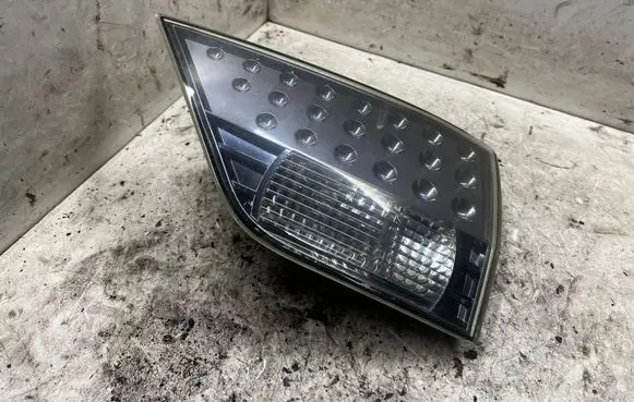 Mitsubishi Outlander Tailgate rear/tail lights