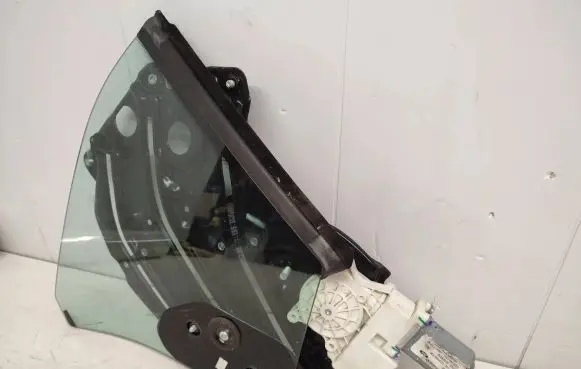Ford Mustang VI Rear side window FR3B7629864A Dot747m540as2 Fr3b76304a08ar