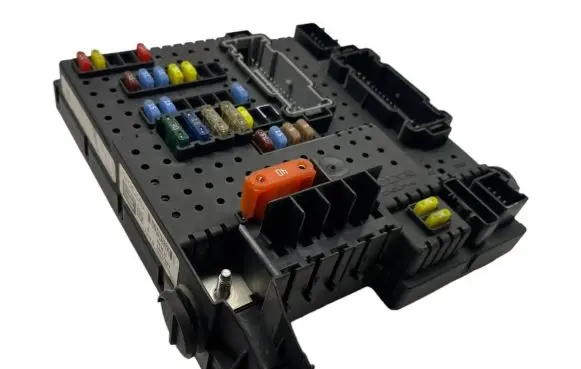 Volvo V70 Fuse module 30728512 28017881
