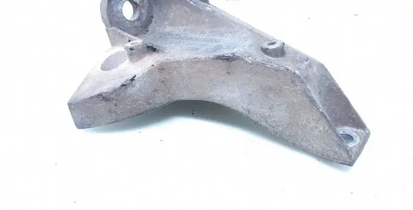 Volkswagen PASSAT B5.5 Engine mounting bracket 8D0399113AT