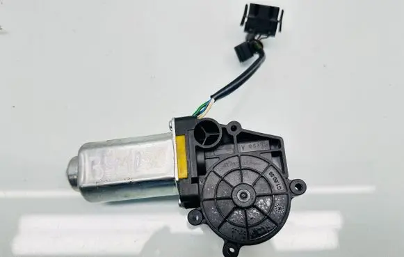BMW 5 E60 E61 Curtain motor 