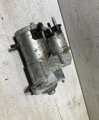 Dacia Sandero III Starter motor 233008404rt