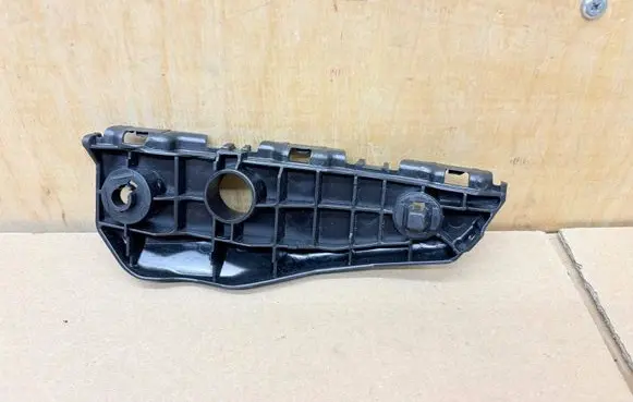 Toyota Auris 150 Front bumper mounting bracket 5253502040