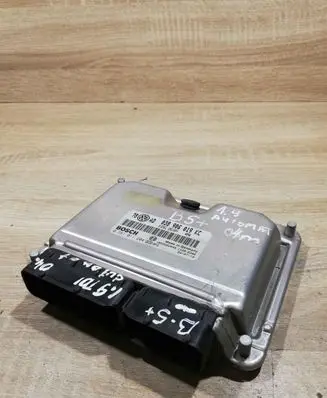 Volkswagen PASSAT B5 Engine control unit/module ECU 038906019KC 0281011204