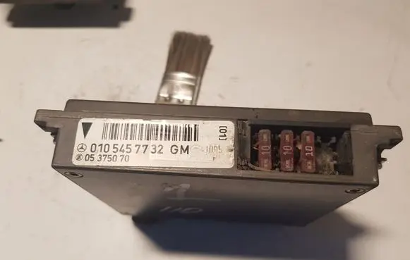 Mercedes-Benz S W140 Engine control unit/module 0105457732 05375070
