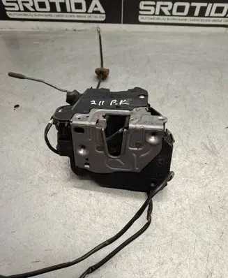 Mercedes-Benz E W211 Front door lock 2117200335