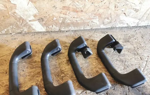 Mercedes-Benz C W204 A set of handles for the ceiling A20481001 A20481000